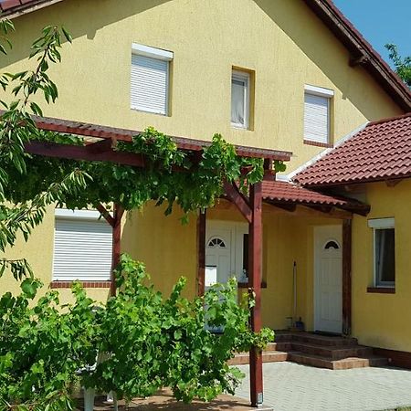 Апартаменты Pataki House Морахалом Экстерьер фото